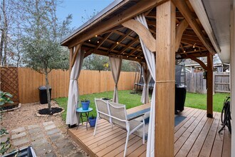 Building Photo - 10417 Pineland Dr