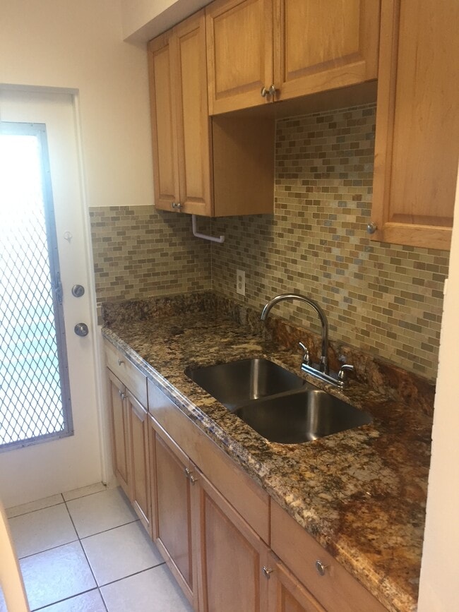 Foto del edificio - 2045 NE 24th Ave