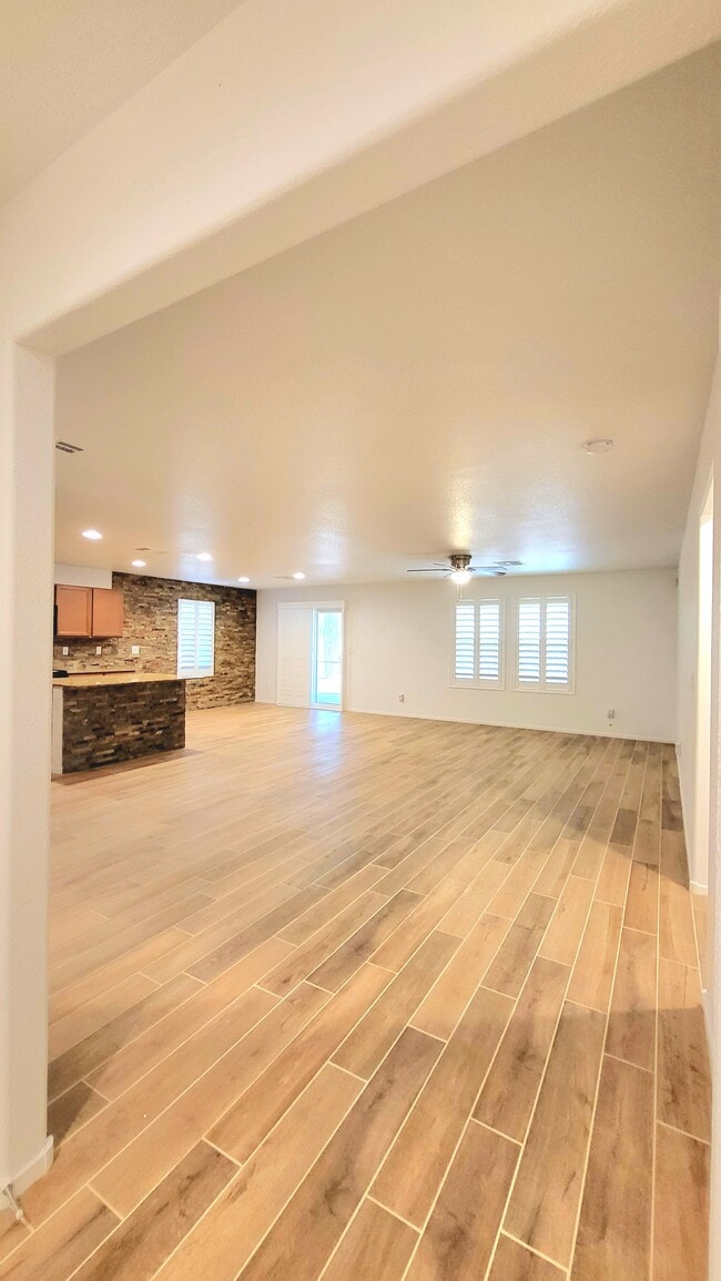 Foto del edificio - 3864 E Sedgwick Ave