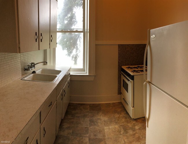 Foto del edificio - 2 br, 1 bath  - 245 Burton St SW Apt 2