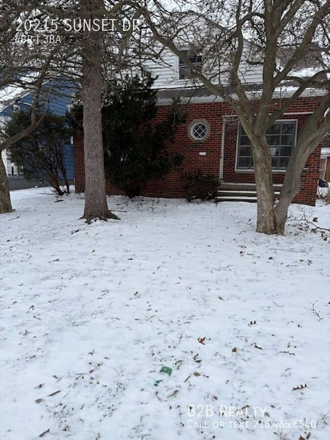 Building Photo - 20215 Sunset Dr