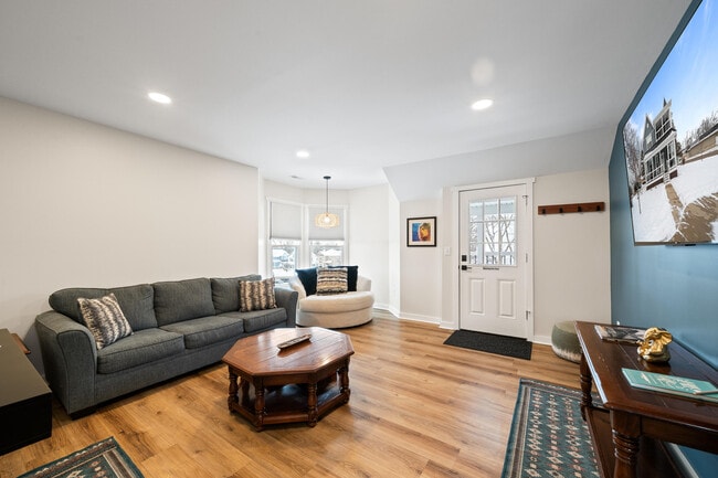 Foto del edificio - 80 W Geneva St