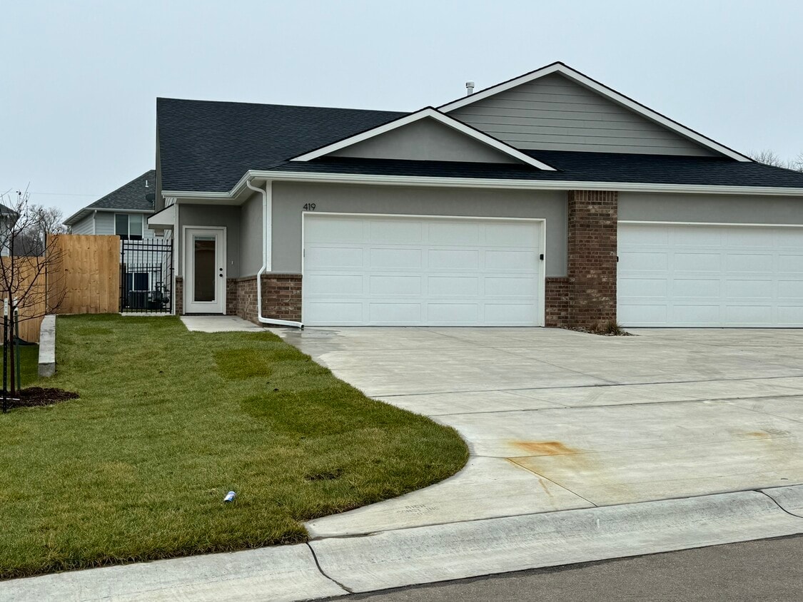 419 W May St, Andover, KS 67002 Townhome Rentals in Andover KS