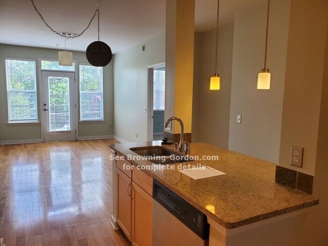 Building Photo - One Bedroom at the Bristol!
