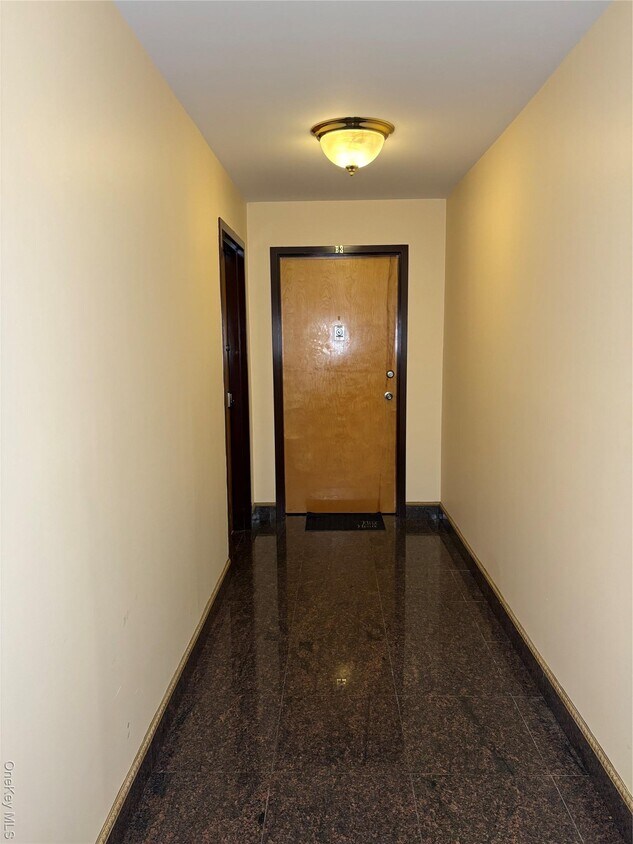 Foto principal - 42-28 214th Pl