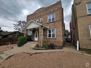 Building Photo - 2912 N York Ct