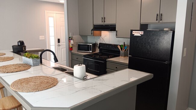 Foto del edificio - Furnished Two-Bedroom, Two-Bath Townhome in Little River. Available early December, 2025!