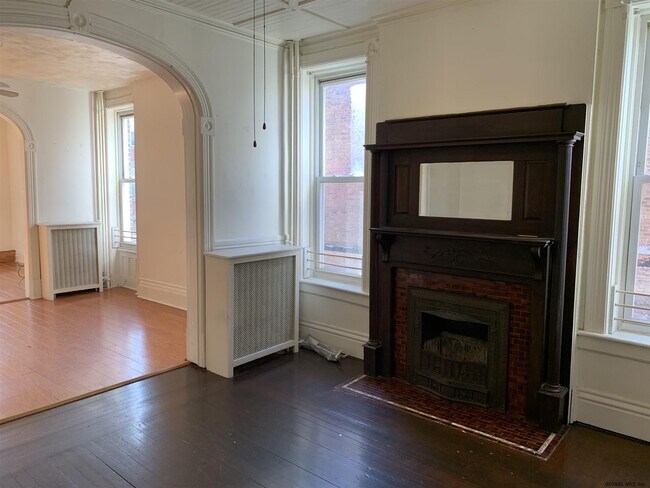 Building Photo - 167 4th St