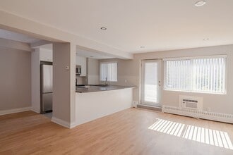 Building Photo - 3421 Rue Drummond