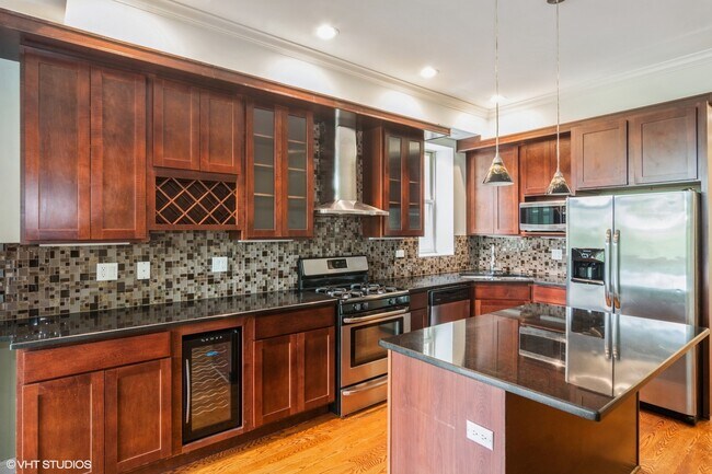 Foto del edificio - 4821 N Winthrop Ave