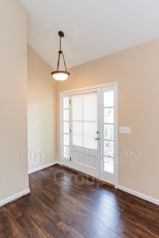 Building Photo - 203 Saratoga Ln