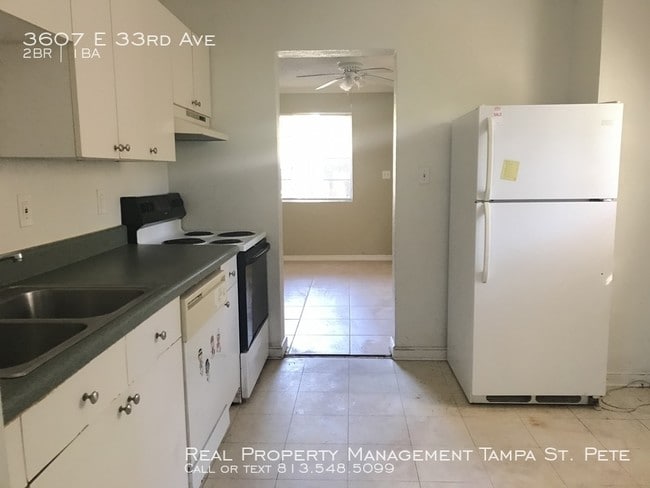 Building Photo - Cute 2 bedroom Tampa Cottage