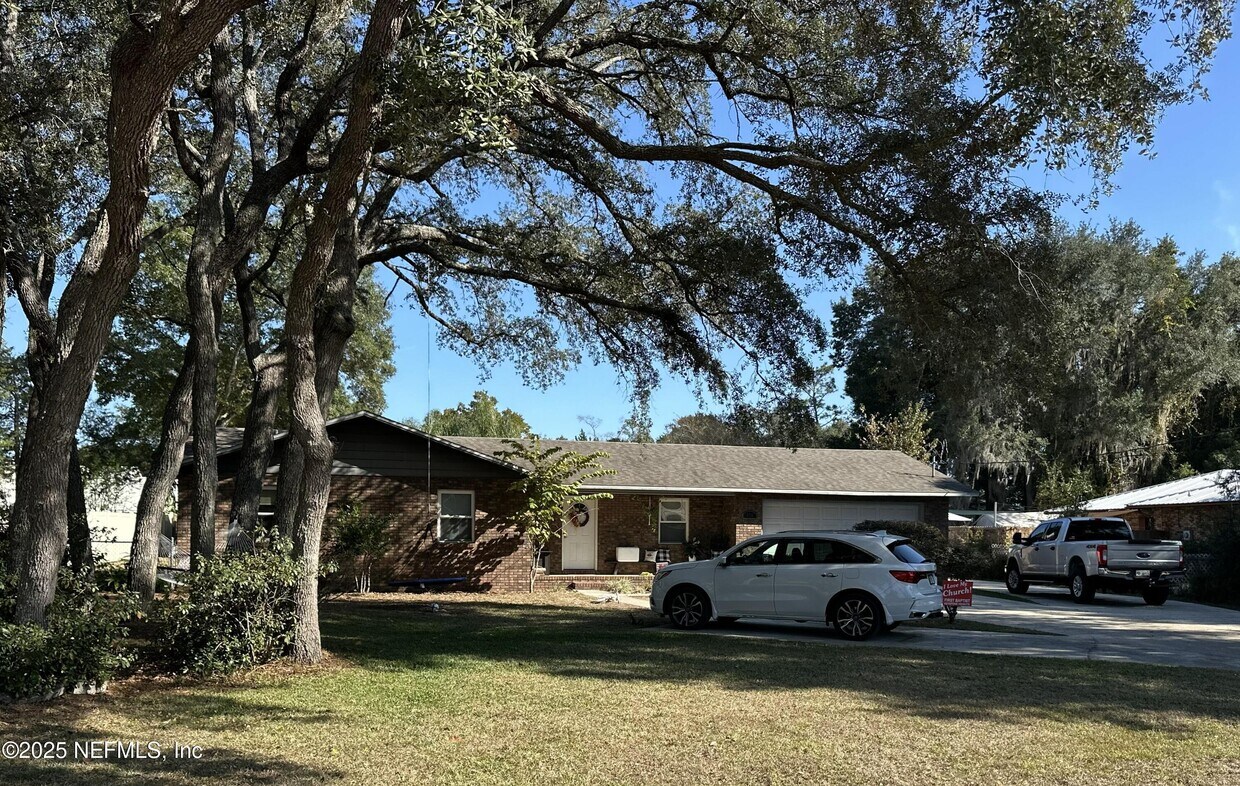 Building Photo - 330 SW Grove St