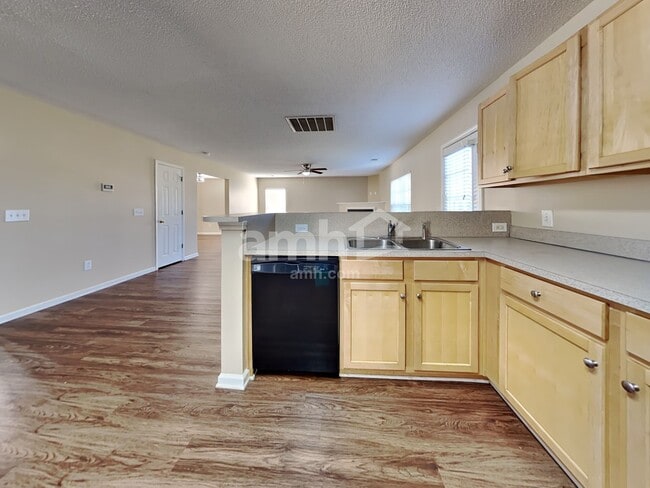 Building Photo - 235 Emerald Isle Dr