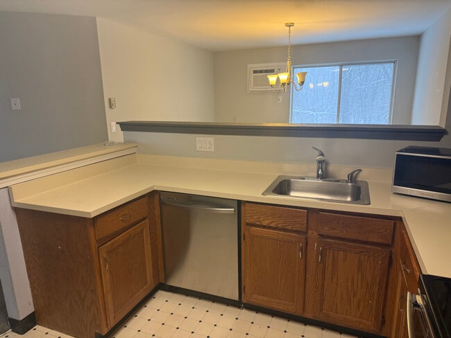 Building Photo - 234 Willow Springs