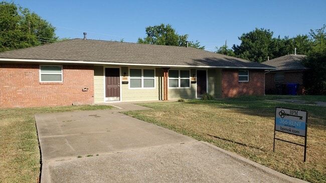 (2) Bed/(1) Bath Updated Throughout! Located just east of campus! - (2) Bed/(1) Bath Updated Throughout! Located just east of campus! House