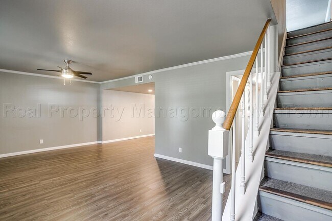 Building Photo - Gorgeous 3 bedroom, 3 bath Duplex in lovel...