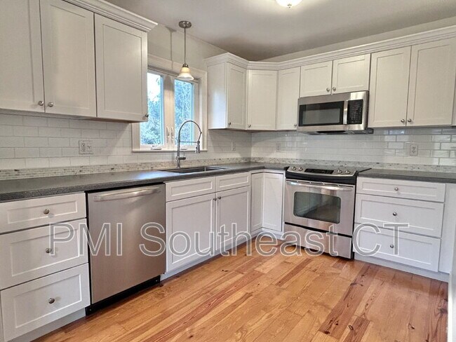 Foto del edificio - 44 Lathrop Rd