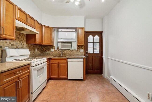 Building Photo - 2432 S Opal St