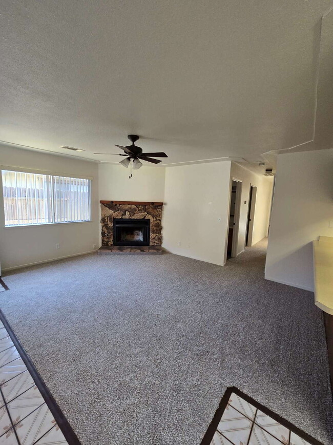 Photo - Walking distance to shopping and restauran... Apartment