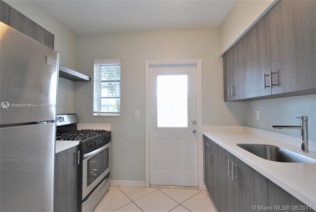 Building Photo - 335 75th St