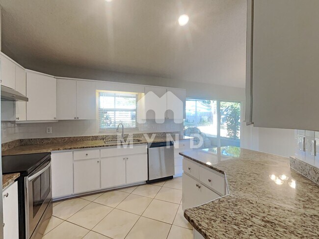 Building Photo - 7195 Pinehurst Dr