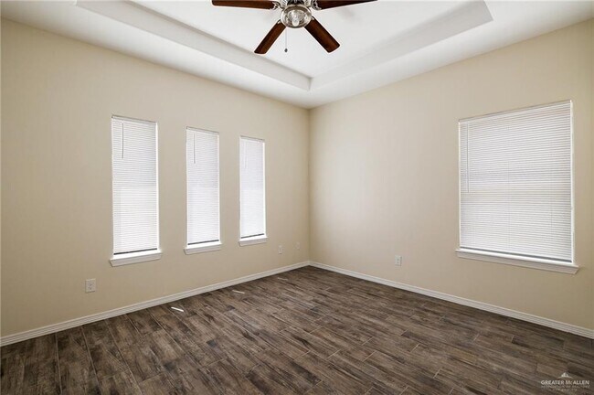 Foto del edificio - 5004 N Hiawatha Dr