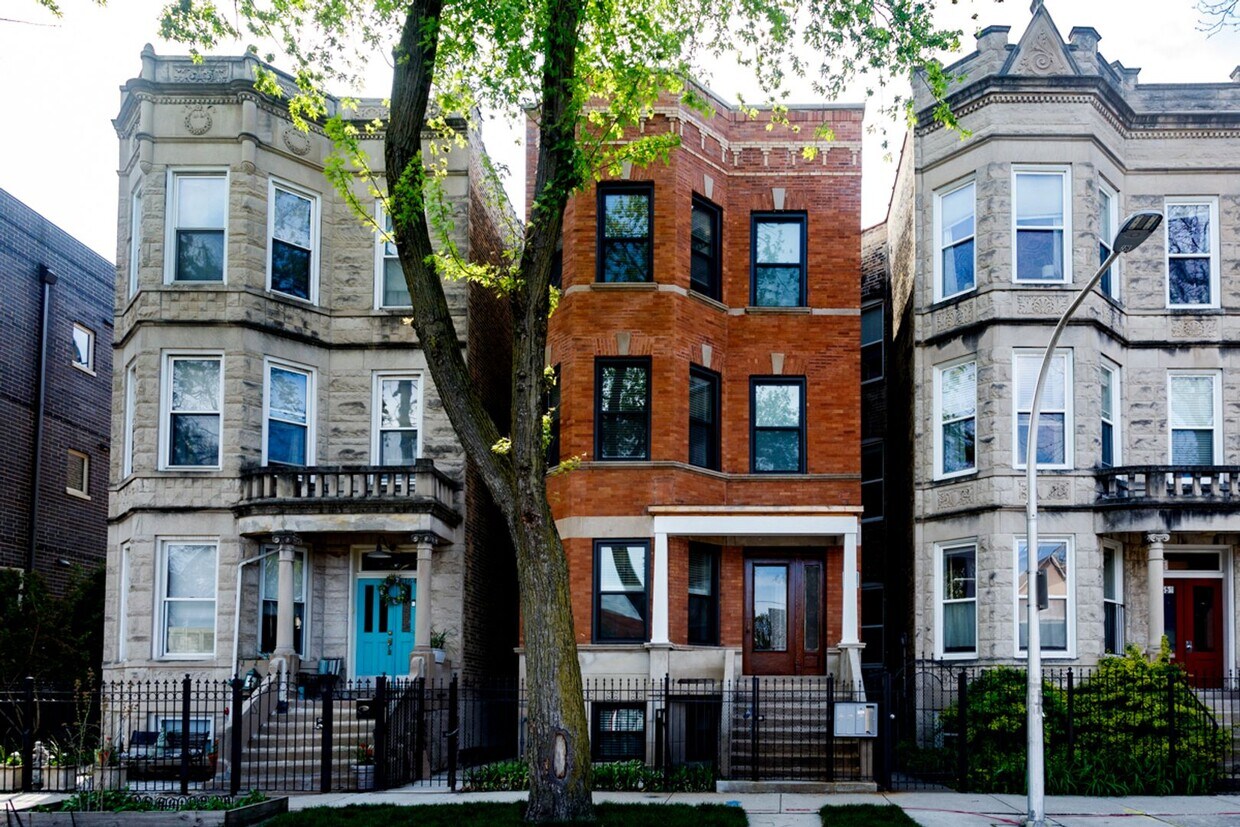 Primary Photo - 1648 N Rockwell St
