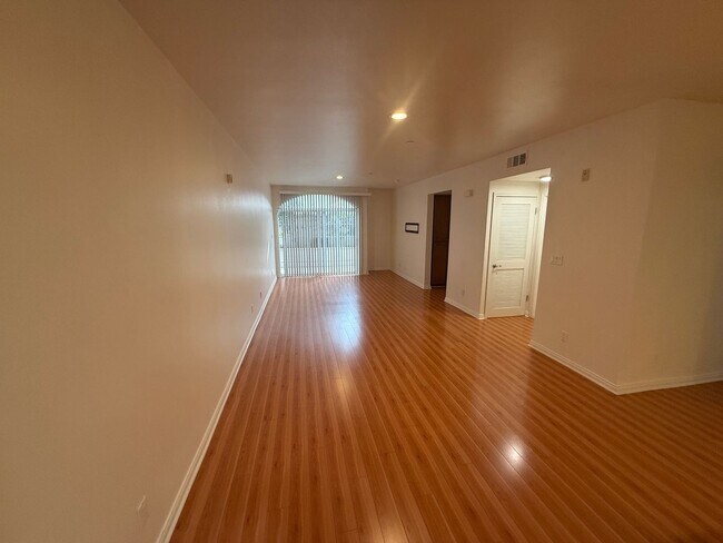 Foto del edificio - 4609 Kester Ave