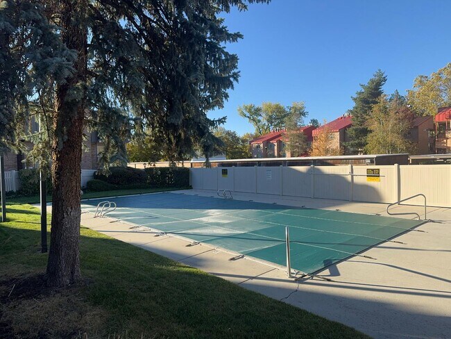 Foto del edificio - 4872 S Highland Cir