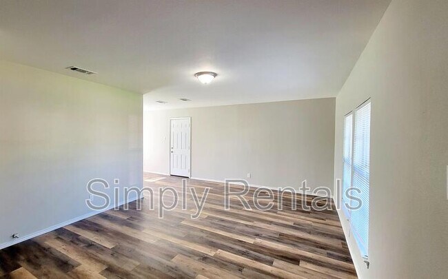 Foto del edificio - 1704 Langford St