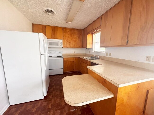Building Photo - 106 Logan Dr