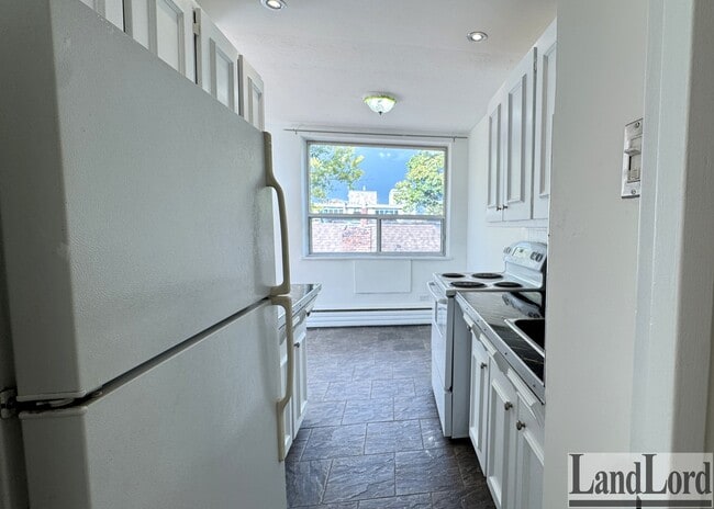 Photo du bâtiment - 140 Springhurst Ave