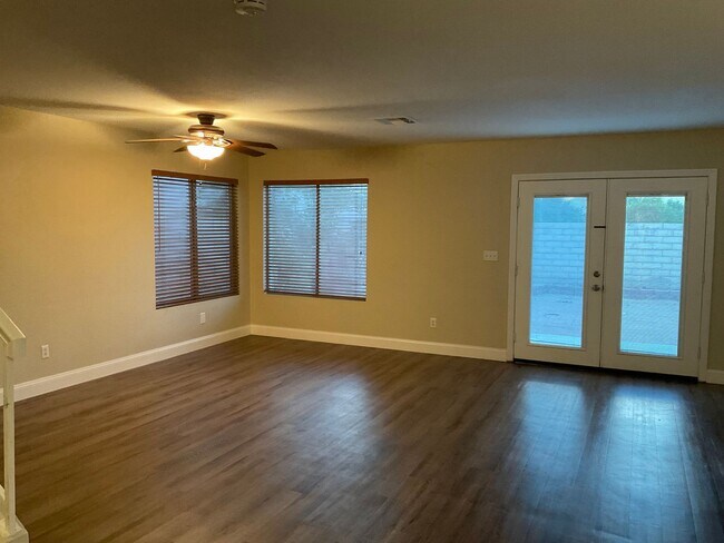 Foto del edificio - Great 1 home, 3brs, 2bth, 2cg