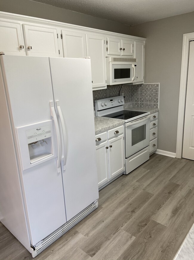 Foto del edificio - 4 Willow Creek Ln