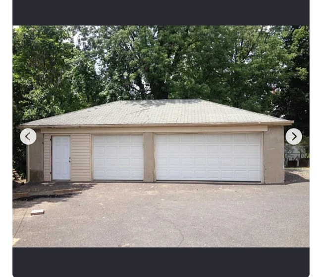 Building Photo - 100 E Park Ave