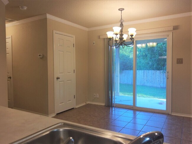 Foto del edificio - Well Maintained 3 Bedroom Home in Converse