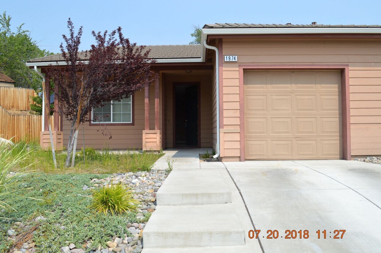 Primary Photo - Beautiful 2 Bedroom 2 Bath Duplex at the e...