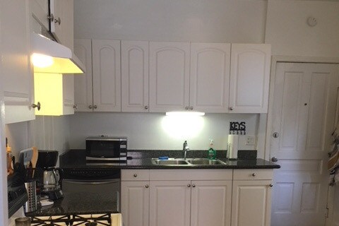 Kitchen - 3120 N Southport Ave