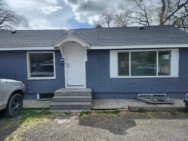 Building Photo - 469 Van Buren St