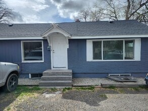 Building Photo - 469 Van Buren St