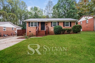 Building Photo - 2301 Longleaf Dr