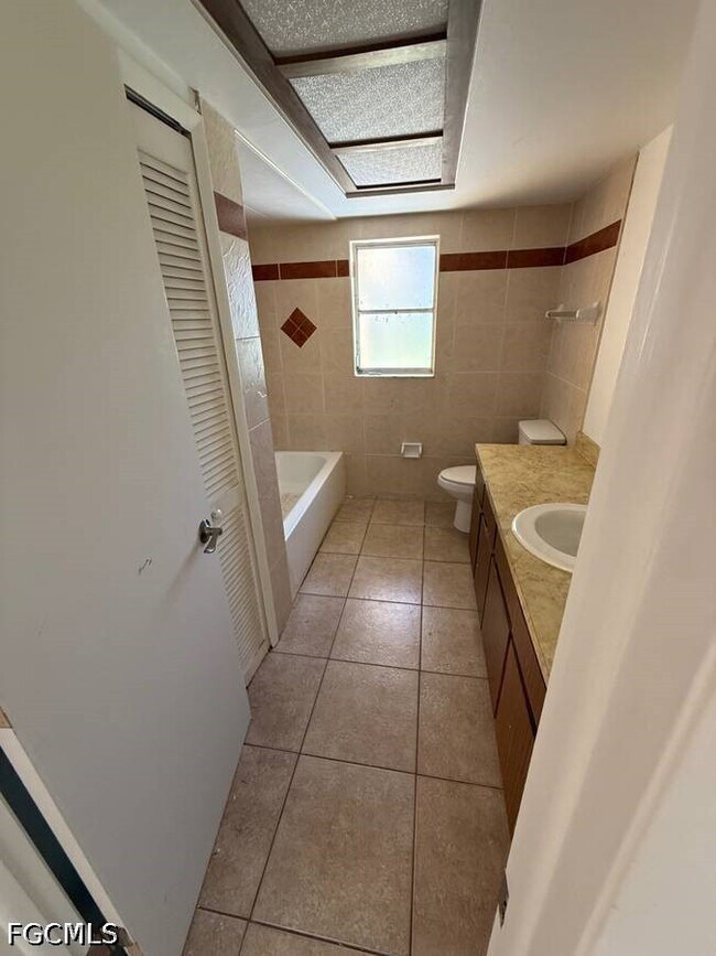 Foto del edificio - 537 SE 6th Pl