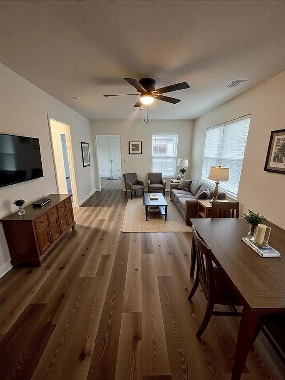 Foto del edificio - 526 E 37th St