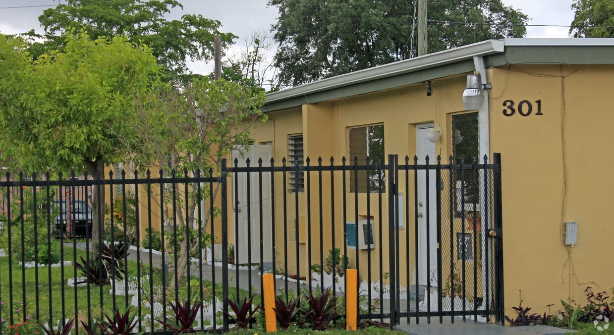 Foto del edificio - 301-381 Sharar Ave