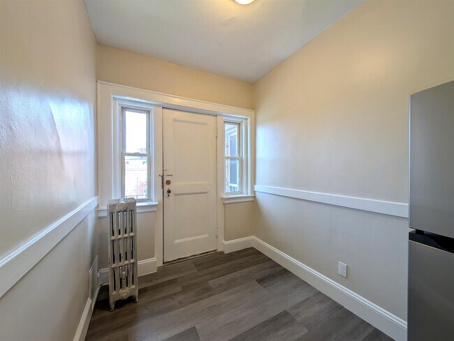 Foto del edificio - 8 Cogswell Ave