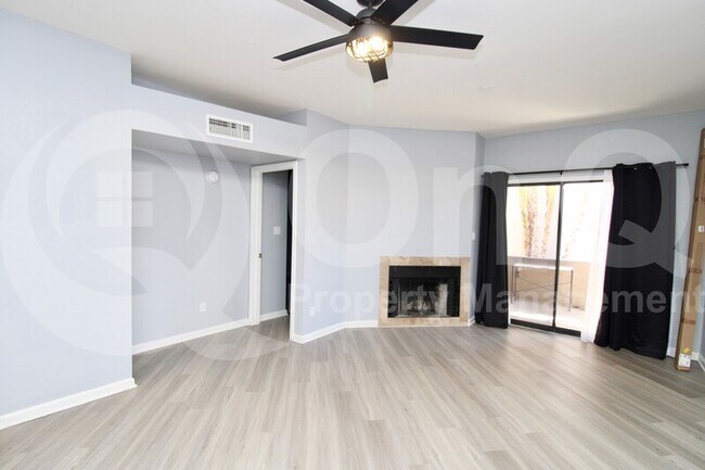 Foto del edificio - 10301 N 70th St