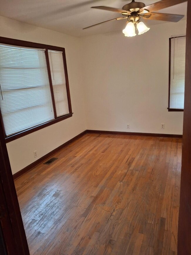 Building Photo - 321 Laurens St SW