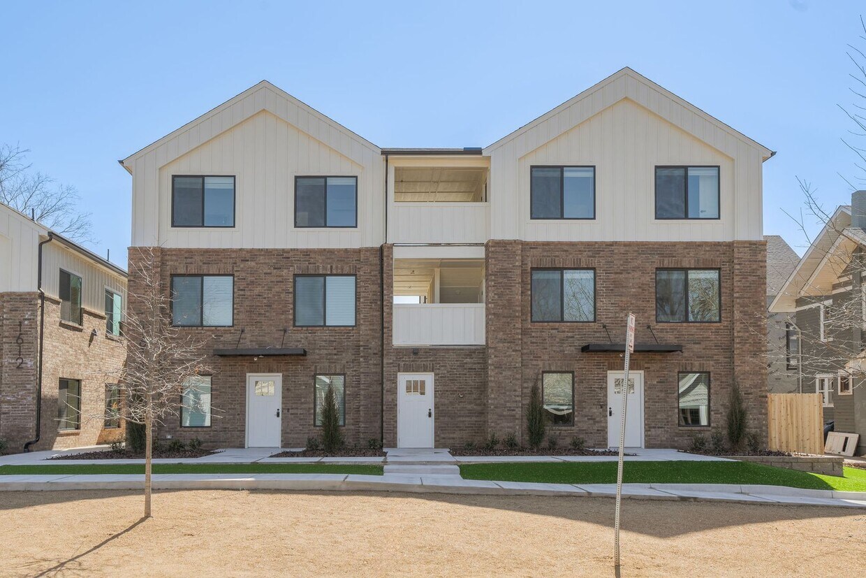 Primary Photo - $500 deposit MOVE IN SPECIAL at The Plaza ...