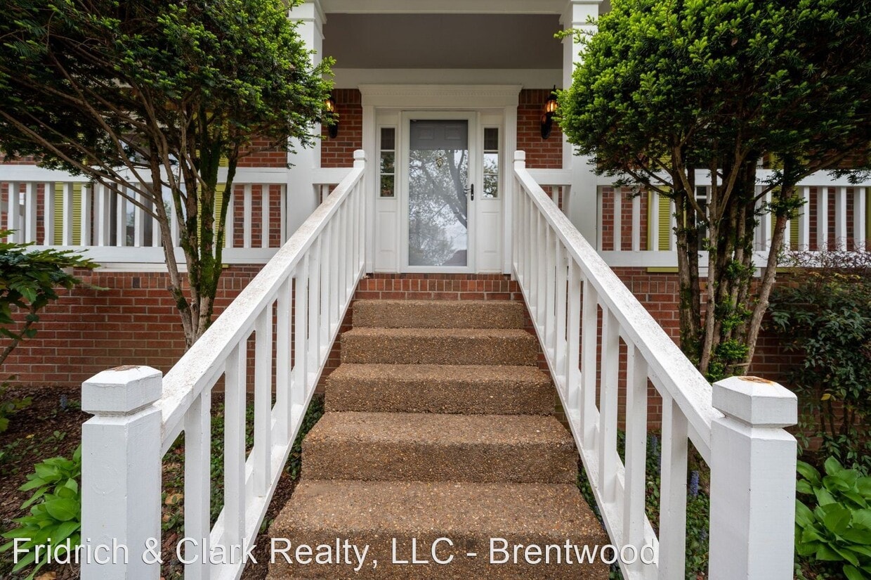 Primary Photo - 3 br, 2.5 bath House - 609 S Riverbend Ct